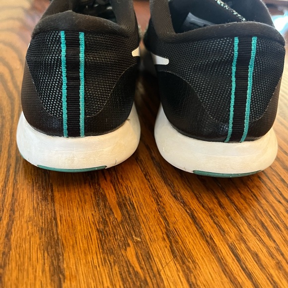 Nike women’s size 9 running shoes lovingly worn - Picture 7 of 10